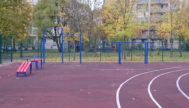 Площадка для воркаута в городе Санкт-Петербург №2542 Маленькая Современная фото